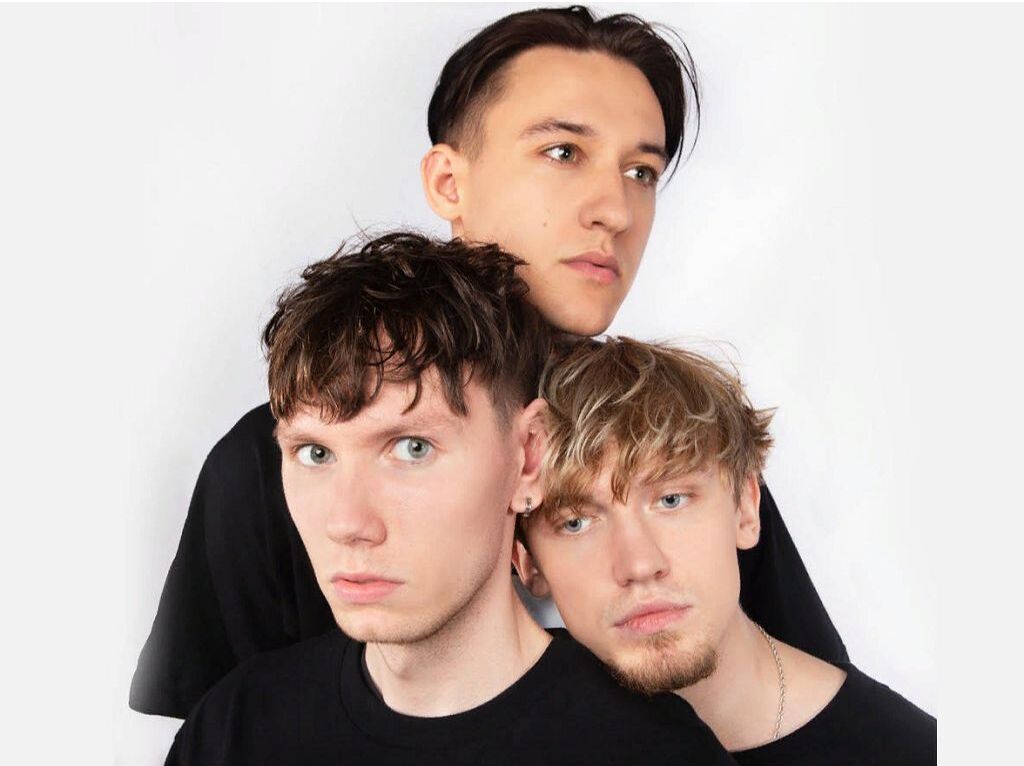 КОСМОНАВТОВ НЕТ